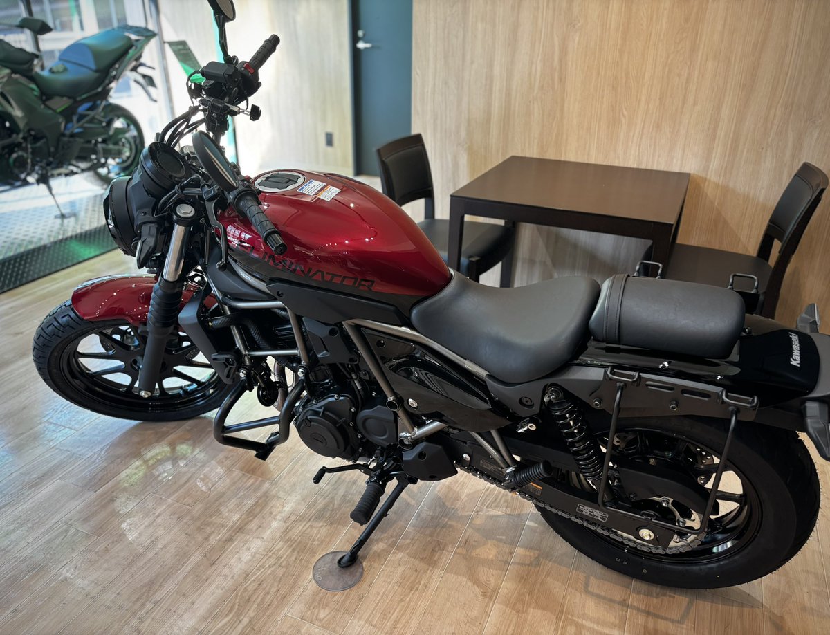 pyuma_isshi's tweet image. バイク初納車しました！カッコ良すぎる...。
そして初公道は洗礼の立ちゴケしました_(:3｣∠)_
ちょっとミラーが削れた...(꒪⌓꒪)