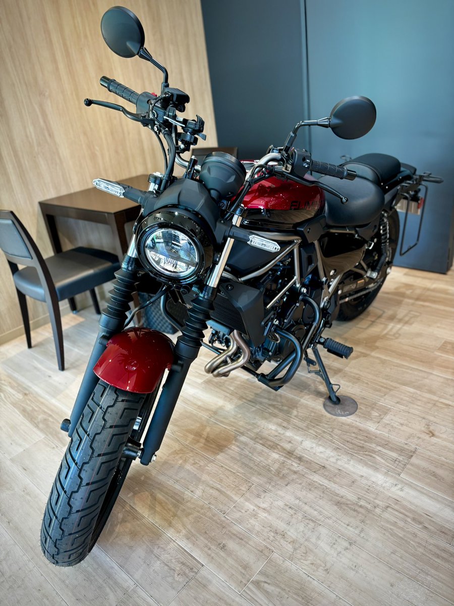 pyuma_isshi's tweet image. バイク初納車しました！カッコ良すぎる...。
そして初公道は洗礼の立ちゴケしました_(:3｣∠)_
ちょっとミラーが削れた...(꒪⌓꒪)
