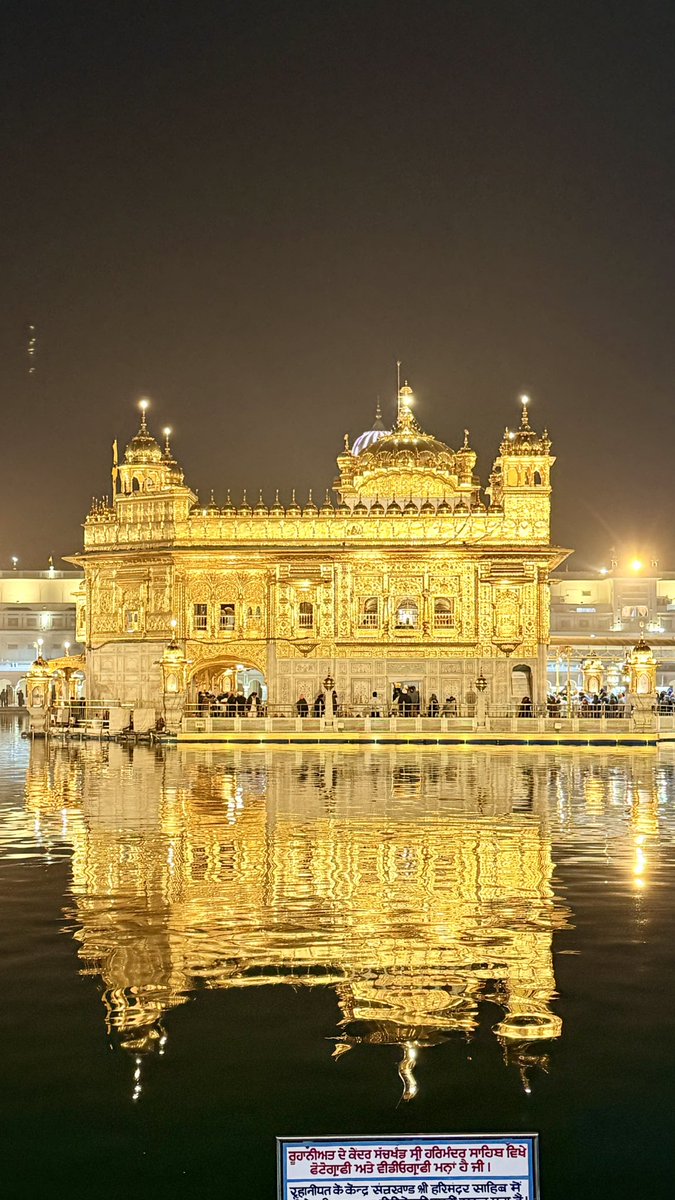 What a stunning masterpiece! Another point on my India bucket list has been checked off 💛 #GoldenTemple #Amritsar