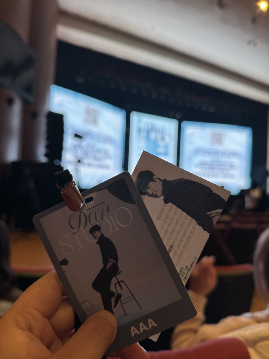 에헷🩵🩵 입장완료
보부상이 된 짐과 부피 큰 옷 입고 허겁지겁💦