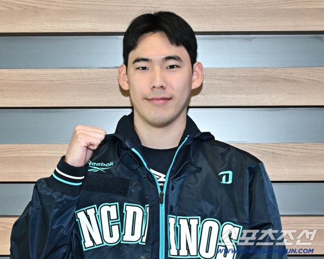 아니 단체로 야구선수 전용 포즈 하고 있는 거 왤케 웃김