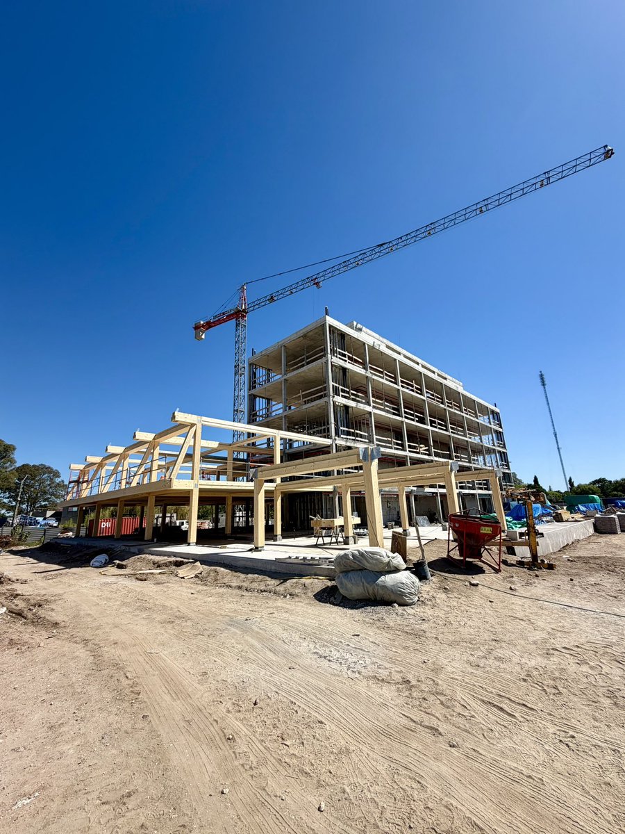 BuenasUruguay's tweet image. 🇺🇾Proyecto Zona Franca del Plata en Colonia. 
Será el edificio con estructura de madera laminada más alto -cinco pisos- y con más volumen -12.000 m2- de Uruguay.
✍️@gatchugarry