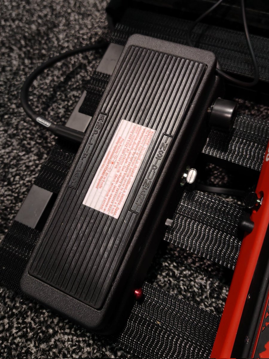 JimDunlopJP's tweet photo. CRY BABY BB535 REISSUE

90年代に多くのヘヴィロックギタリストに愛された535が復刻✨ https://t.co/f9InRzuDJU