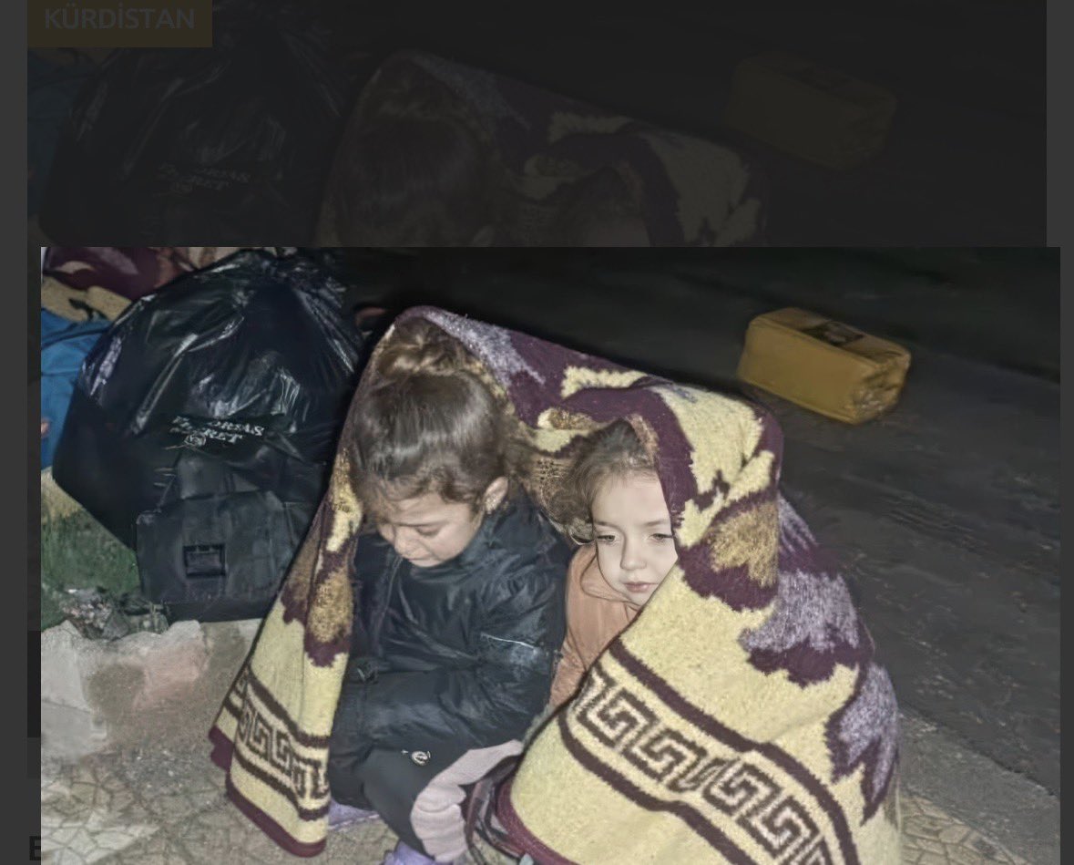 Kuşatma altında bulunan Kobane’de soğuklar nedeniyle çocukların öldüğü duyuruldu! Kürt Kızılayı(Hevya Sor) Eşbaşkanı Hediye Abdullah bugün yaptığı açıklamada, "Kobani üzerindeki ağır kuşatma nedeniyle, şehirde 4 çocuk soğuktan dolayı hayatını kaybetti" ifadelerini kullandı.