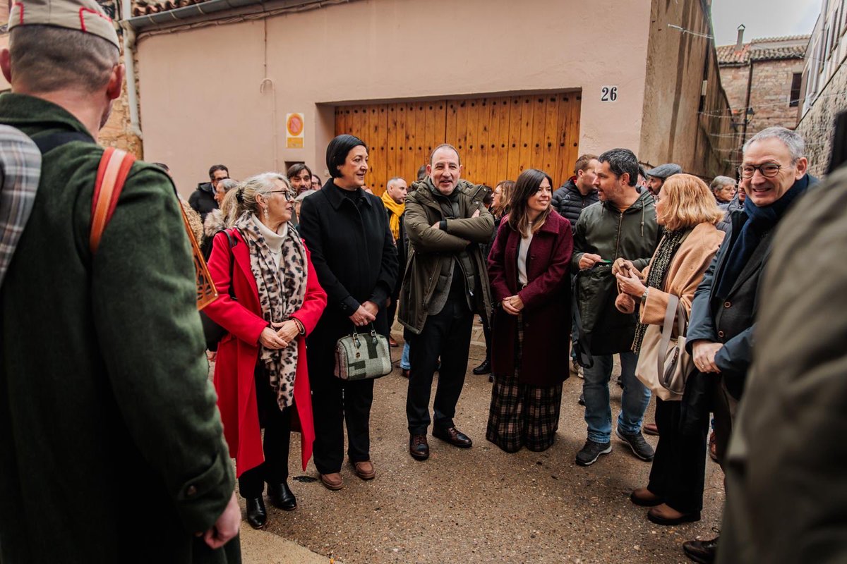 🕊️🏛️ La presidenta del Consell Comarcal, Noemí Trucharte, participa en la inauguració de la Ruta dels Espais de Memòria de l’Hospital Militar de Campanya de l’XI Cos de l’Exèrcit a Els Prats de Rei, acompanyant l’alcaldessa Carla Casas i el conseller de Justícia Ramon Espadaler.