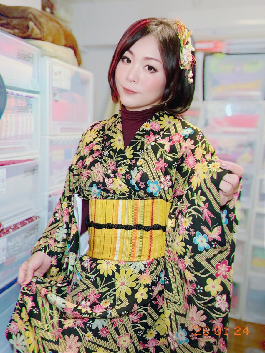 sing_draw_chie's tweet image. 土曜日荒木町。土曜日は頭皮の休息。ショート丈着物でカジュアルダウン和洋折衷コーデ。本日は仲良しのお店のママさんのお誕生日会してから街を歩きます。ご用命お待ちしてます。
#荒木町 #土曜日 #カジュアル #荒木ちえ #和洋折衷