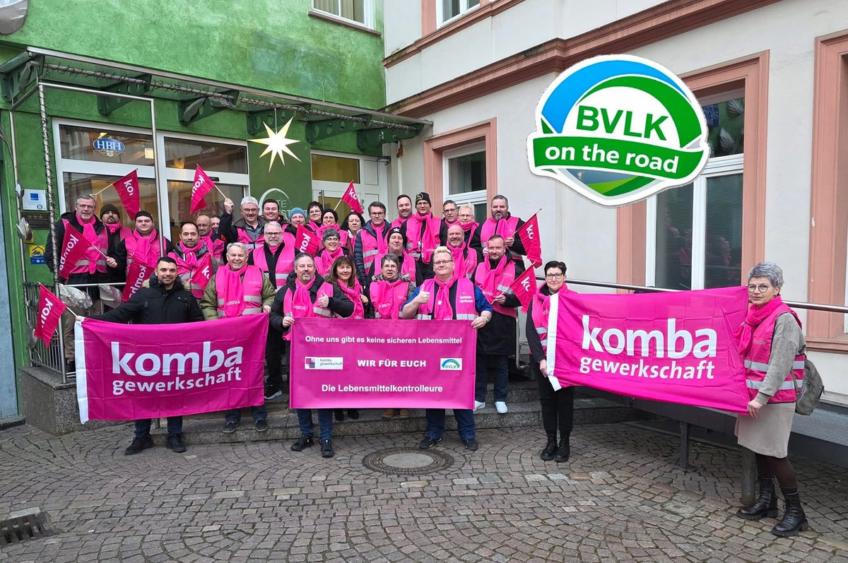 Die deutschen Lebensmittelkontrolleure stehen zusammen in der laufenden Einkommensrunde 25/26 für die Beschäftigten der Bundesländer. 🤝 Wir fordern, dass die Ergebnisse zeit- und inhaltsgleich auf die beamteten Kolleginnen/Kollegen und Versorgungsempfänger übertragen werden. 💪