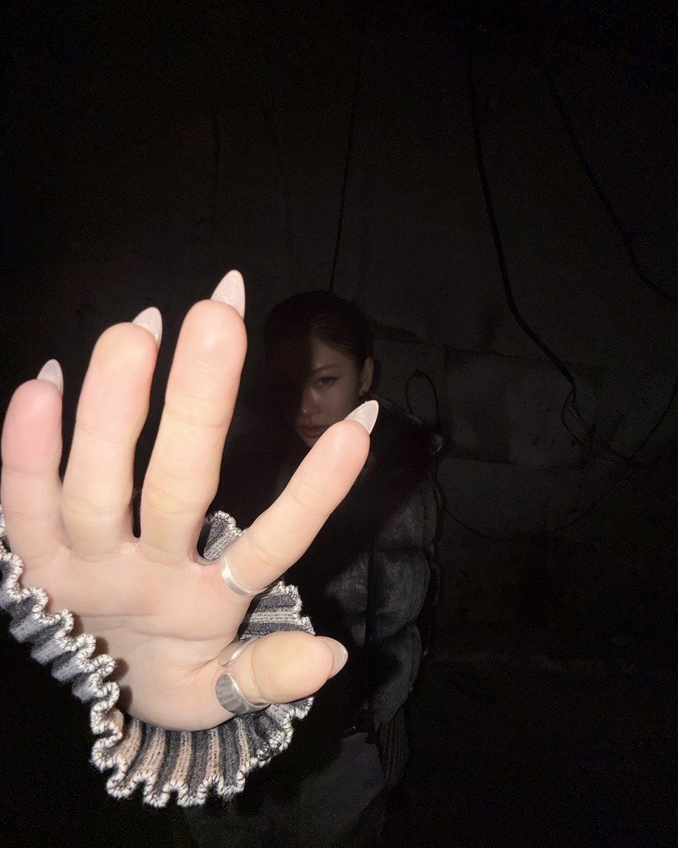 youngposseup's tweet image. [📷]
Light

✈️YOUNG POSSE 1st Digital Single &amp;lt;VISA / Pilot3&amp;gt;
⏰ 2026.01.27 18:00 PM (KST)

#영파씨 #YOUNGPOSSE
#JIANA #지아나
#YOUNGPOSSE_VISA_Pilot3 #VISA