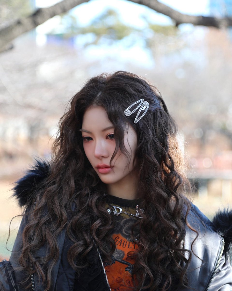 youngposseup's tweet image. [📷]
Light

✈️YOUNG POSSE 1st Digital Single &amp;lt;VISA / Pilot3&amp;gt;
⏰ 2026.01.27 18:00 PM (KST)

#영파씨 #YOUNGPOSSE
#JIANA #지아나
#YOUNGPOSSE_VISA_Pilot3 #VISA