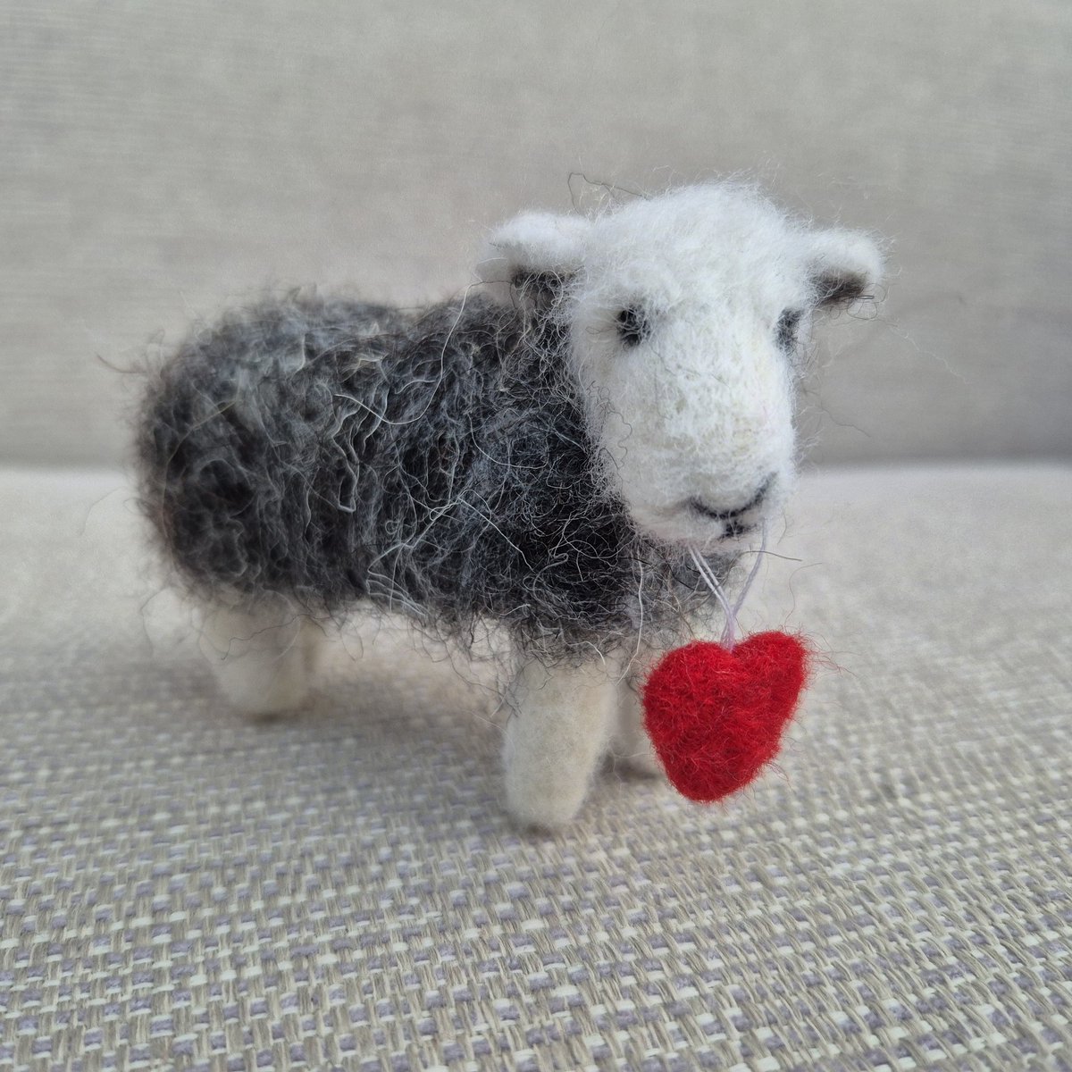 Good morning all,
Hector, the Herdwick, would love to make an appearance today! 
Have a wonderful day.
Thank you ❤️ 
therockingfelter.etsy.com/listing/444105…
#herdwick #sheep #ukgifthour #shopindie #firsttmaster 
therockingfelter.etsy.com/listing/444105…