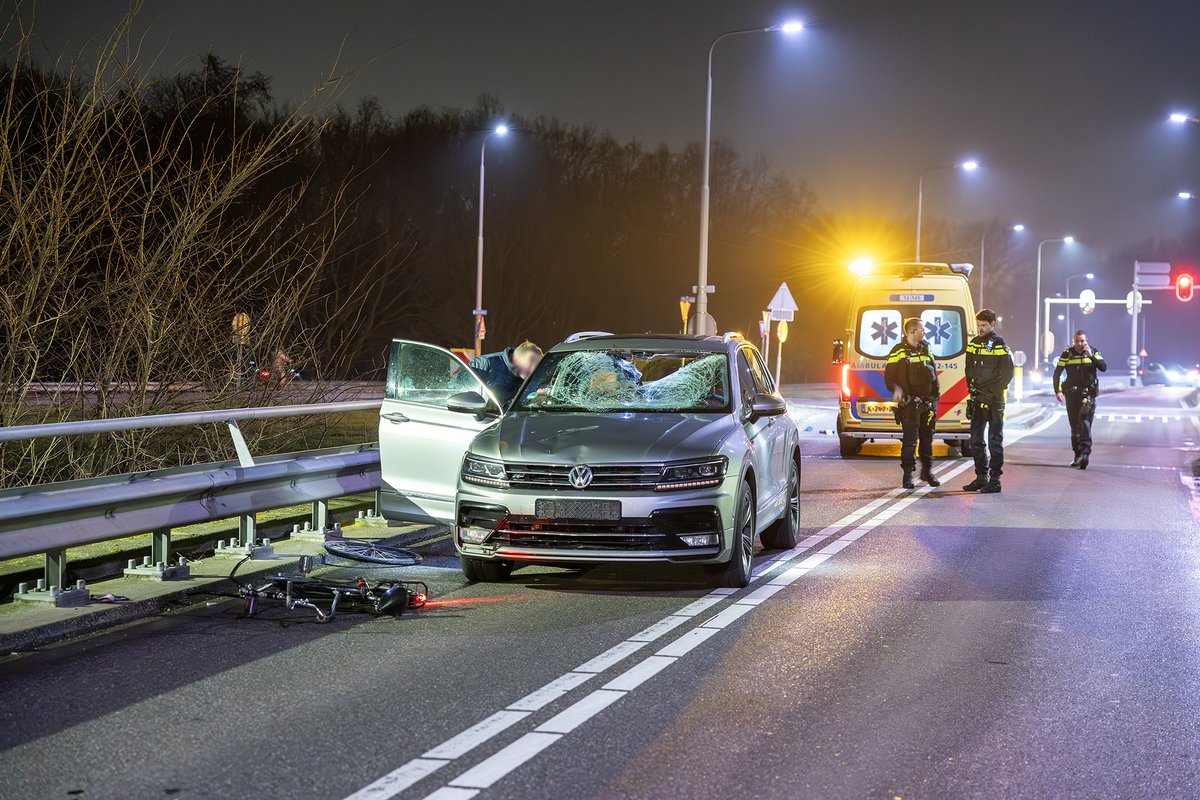 Fietser lelijk gewond bij aanrijding in Velserbroek