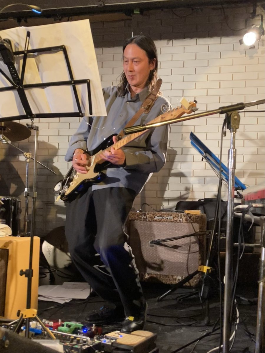 仕事バタついて昨夜が2026年ライブ始め。最前で浴びるギター＆津軽