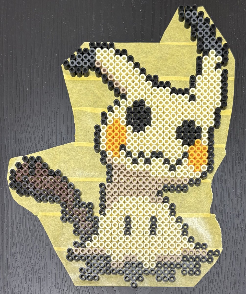 Nekosinn777's tweet image. 配置➡︎マスキングテープまで終わりました✨

マスキングテープの後は図案が左右反転しますね☺️
マスキングテープの不必要な所は先にカットしてしまいます✂️
アイロン中にテーブルに張り付いてめくれたりしちゃうので💦

図案から所々変更したりしてます✨置いてる時に違和感あったりなかったり👀笑