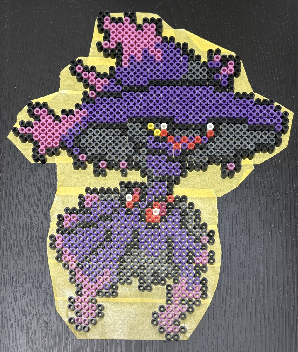 Nekosinn777's tweet image. 配置➡︎マスキングテープまで終わりました✨

マスキングテープの後は図案が左右反転しますね☺️
マスキングテープの不必要な所は先にカットしてしまいます✂️
アイロン中にテーブルに張り付いてめくれたりしちゃうので💦

図案から所々変更したりしてます✨置いてる時に違和感あったりなかったり👀笑