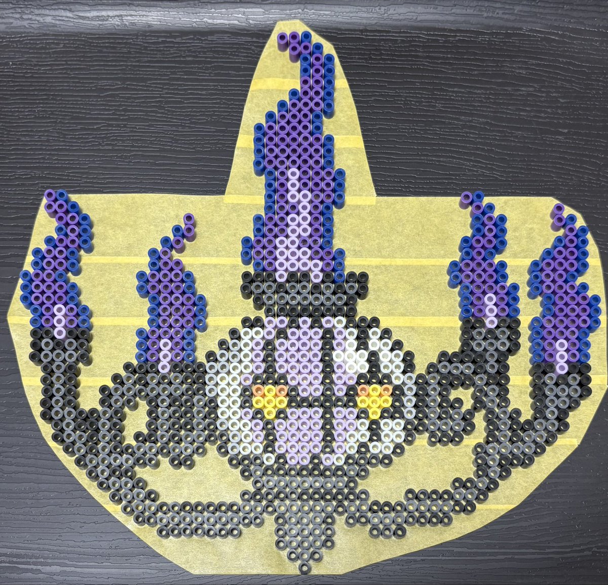 Nekosinn777's tweet image. 配置➡︎マスキングテープまで終わりました✨

マスキングテープの後は図案が左右反転しますね☺️
マスキングテープの不必要な所は先にカットしてしまいます✂️
アイロン中にテーブルに張り付いてめくれたりしちゃうので💦

図案から所々変更したりしてます✨置いてる時に違和感あったりなかったり👀笑