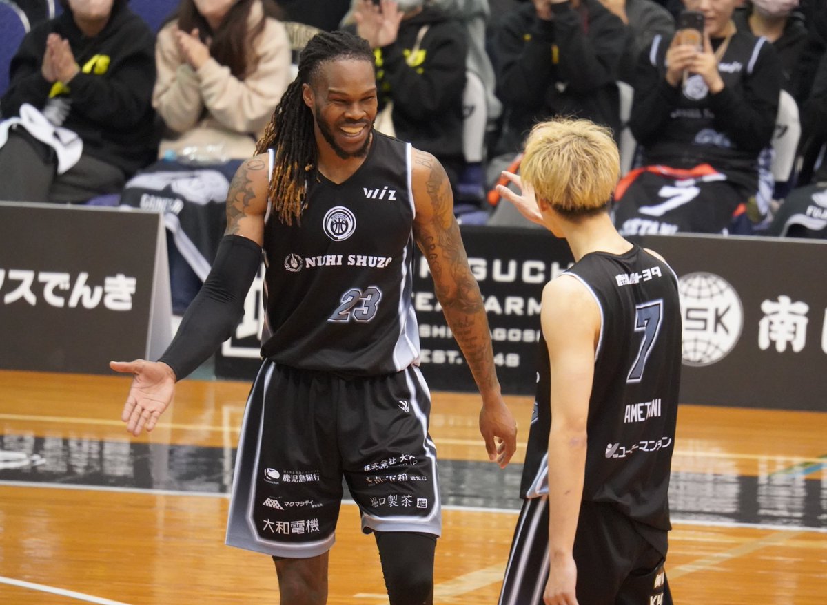 fukupulse's tweet photo. [りそなB2第17節＠西原商会 鹿児島101-91愛媛]
しかし鹿児島の至宝、#AJ23 は本当に彼の一挙一動を見るだけでもチケット代の価値がある稀有なプレイヤーですね。ラストのブザービーター3pなんだアレ。AJダンクは予測不可能なシチュエーションで決めてくるのでまともに撮れなかったけどw https://t.co/yNvSwRA3q4