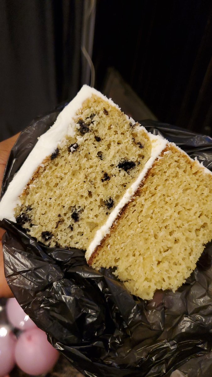 The CAKE.                     THE INSIDE 😛😋