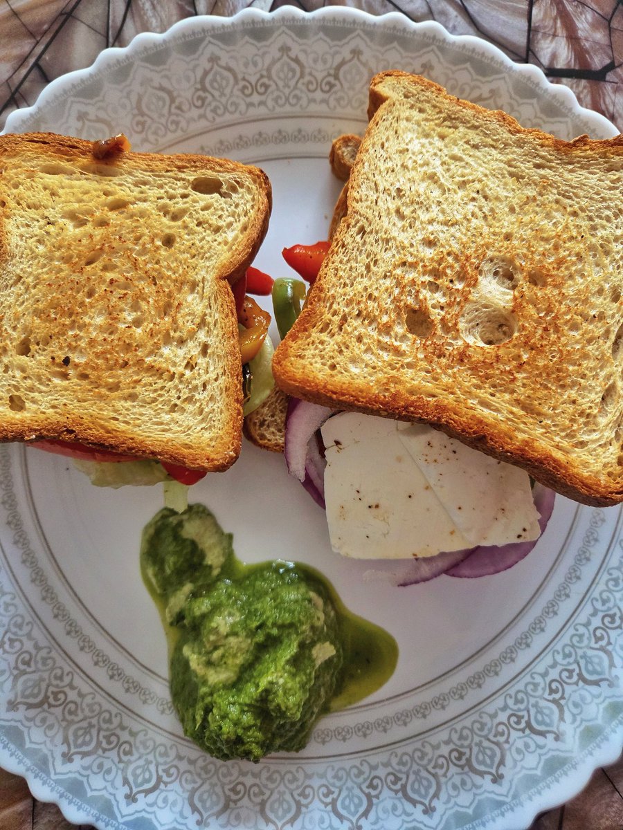 CatchMeAbhiOrb's tweet image. Keep the Grind real and you'll thank yourself later.

Today was chest day and it's all pumped up.

Never forgetting the 24G Protein Shake and Breakfast and which consisted of
-64G Protein Bread
- Low Fat Paneer
-Bell Pepper
-Lettuce

Get your Protein here -