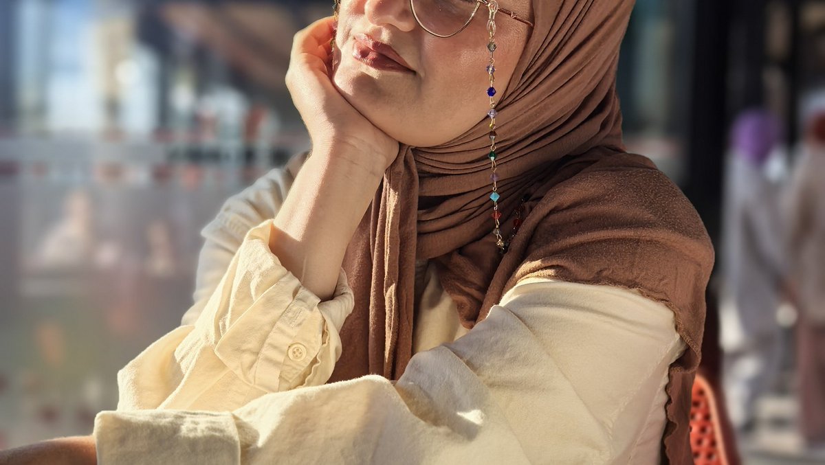 •Ey âşık! Hani özlem çekiyorsun ya sevgiliye. Bil ki sevgilidendir özlemin özü. Odur asıl sana özlem duyan. Çünkü o tutuşturmayınca alevi, kimsede olmaz ateş. Ve aşk ateşi önce sevilene, ondan sonra sevene düşer..

Hz. Mevlânâ