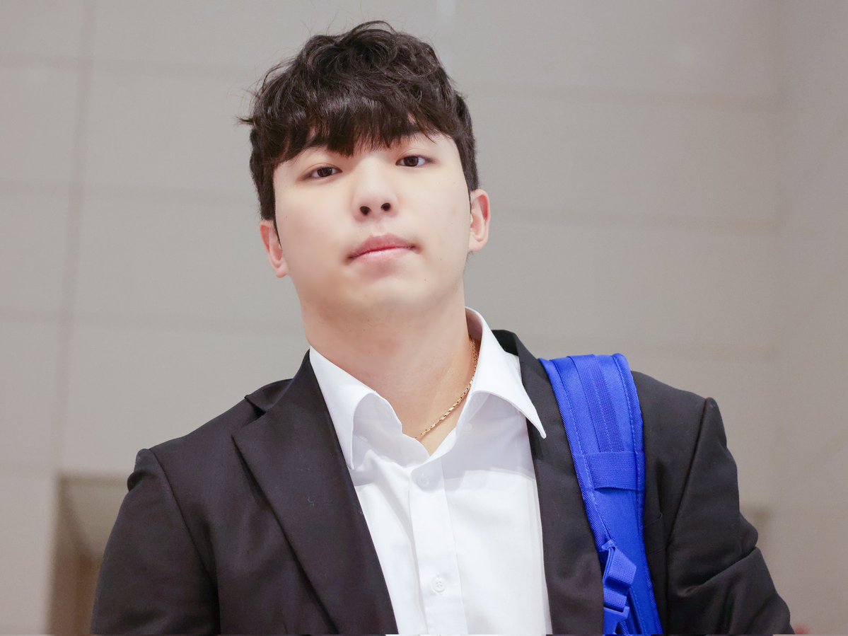 훗

260123 스캠 출국
#삼성라이온즈 #김영웅