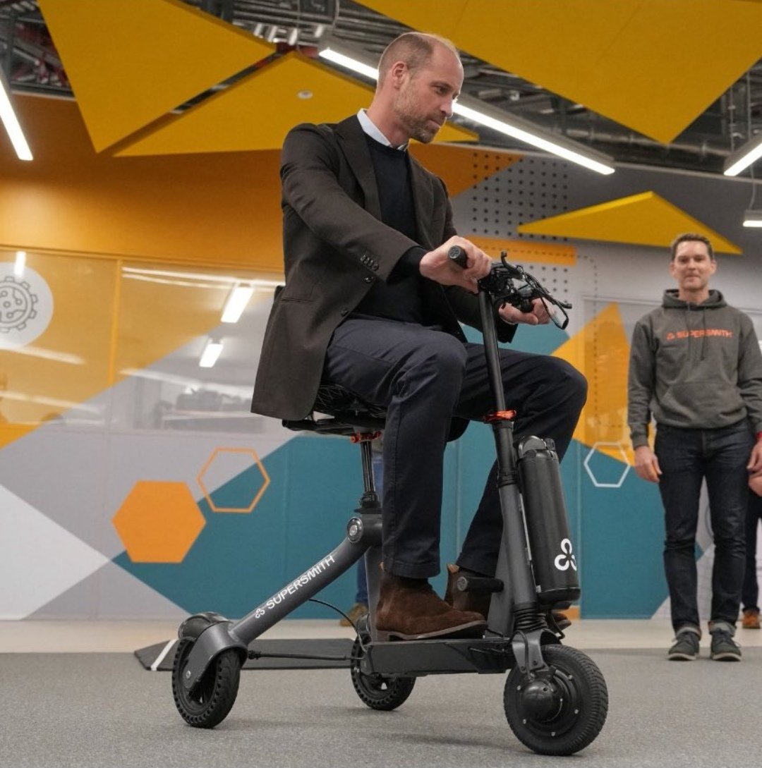 wardy2104's tweet photo. We all know who the true soldier is and WAS. There's never been any doubt that Harry was the real military veteran.... And then there's Willy, no words for this one...
#WeStandWithHarry
#PrinceHarry
#PrimceHarryTheSoldier
#GoodKingHarry 
#WillyIdle https://t.co/JrghGpyGH5