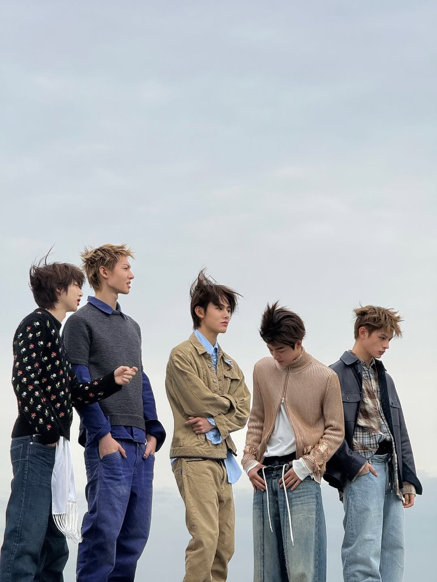 huecortis's tweet image. wait i love this photo so much