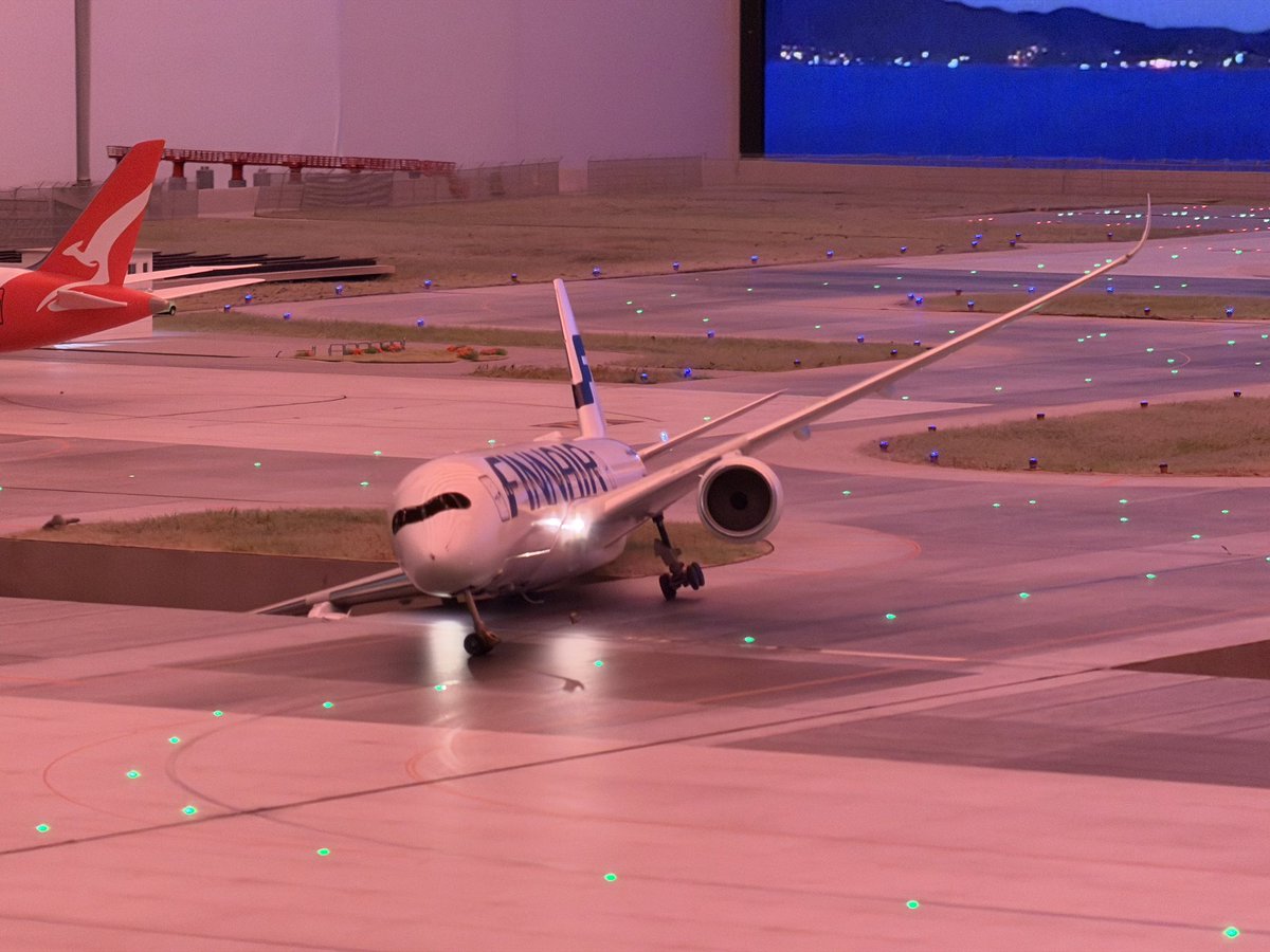 SMALL WORLDSの飛行機が墜落したんやがwww