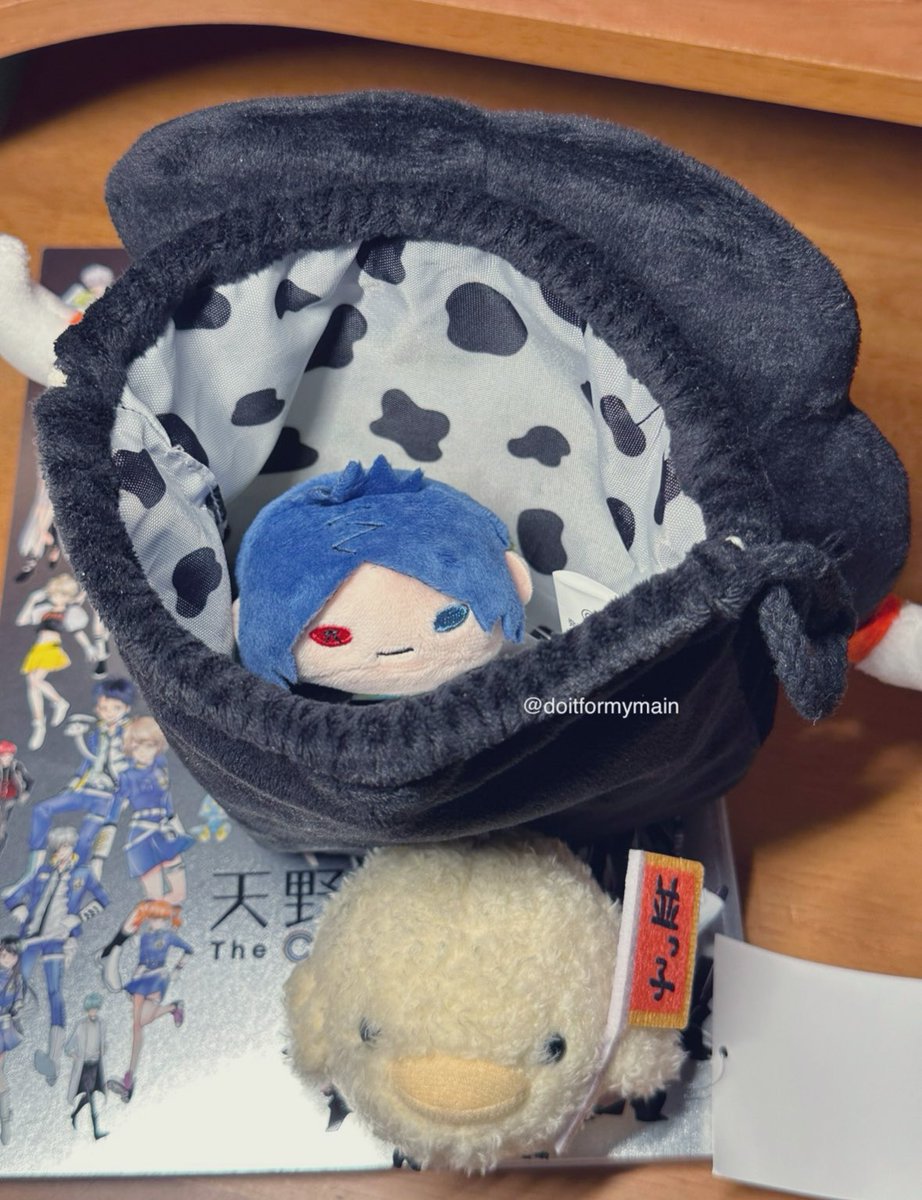 กู้ดงานอ.อามาโนะมีรอบออนไลน์แล้ว และนี่คือสิ่งที่อยากนำเสนอให้ทุกคนหามี อันดับ1 กระเป๋าถุงหัวคุณแรมโบ้-

น่ารัก ใช้งานได้จริง T___T ใช้มาหลายงานแล้วใส่ของได้เยอะอยู่ด้วยล่ะ ใช้แล้วได้ฟีลเหมือนหยิบของออกมาจากผมบล็อคโคลี่-