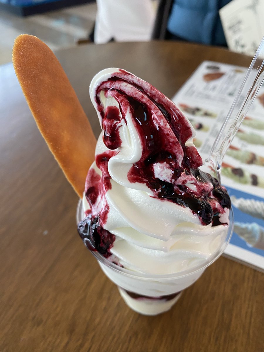 今日は、高校の時の友達とランチ🍽️
東光のガーデンカフェキッチンの海鮮グラタンセットなんだけど、見た目より量が沢山入ってました🤤

アイスクリームは、
安定のエスペリオ(空港)
濃厚で美味しい

 #ガーデンカフェキッチン
 #エスペリオ