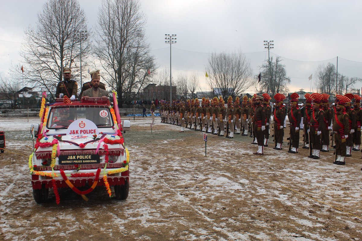Gbl_Police's tweet photo. In preparation for the forthcoming #RepublicDay2026, a Full #DressRehearsal was held at the Madr-e-Meharbaan #StadiumQamariya, Ganderbal with great enthusiasm and patriotic fervour.
@OfficeOfLGJandK 
@JmuKmrPolice 
@KashmirPolice https://t.co/uPJyt6hee3