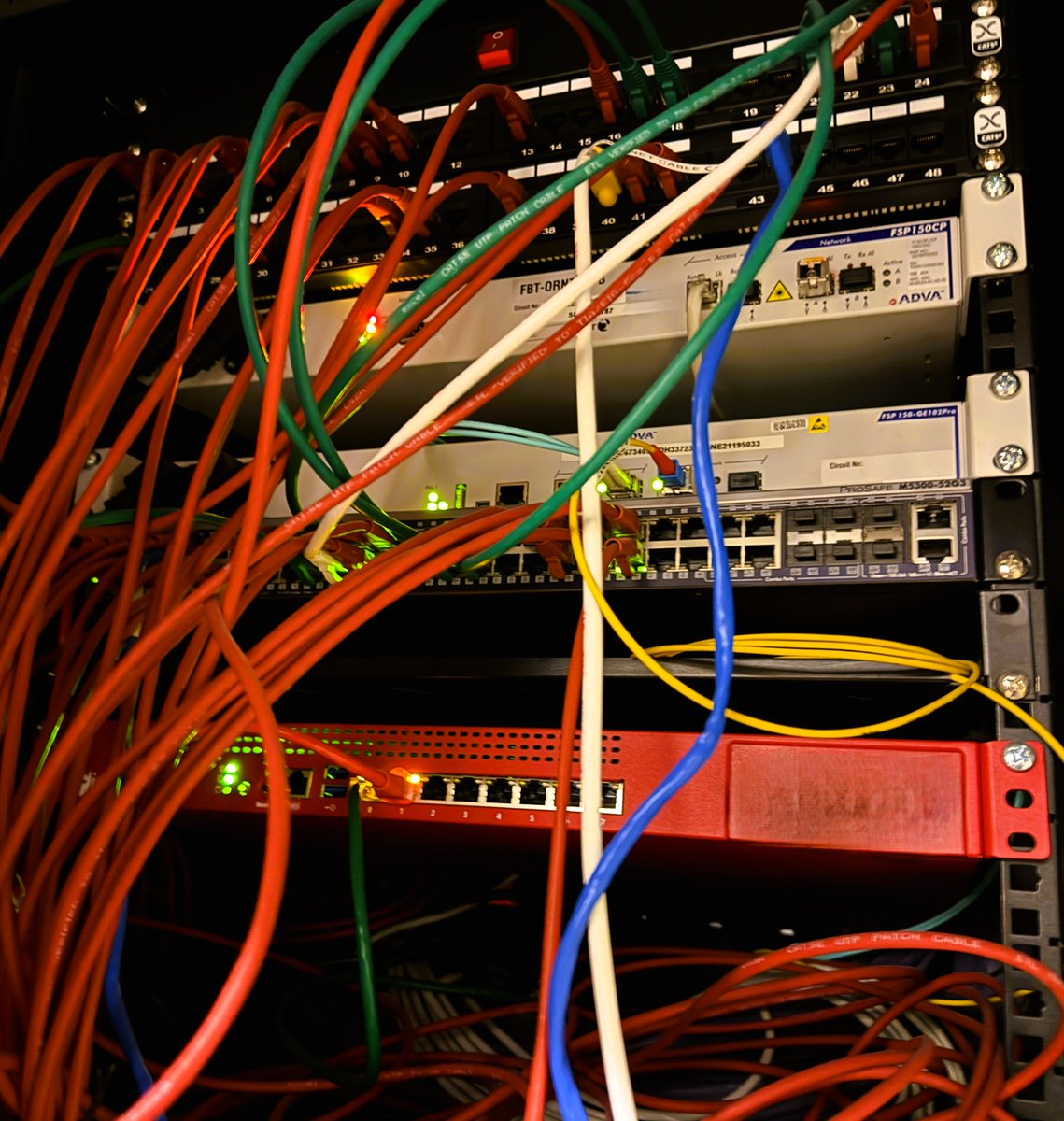 nottmoffices's tweet image. Your #business benefits if your #office is visible, flexible, easily accessible and has fast #fibre built in so you stay connected #eastmidsheadsup ow.ly/FYmY30mtrYV