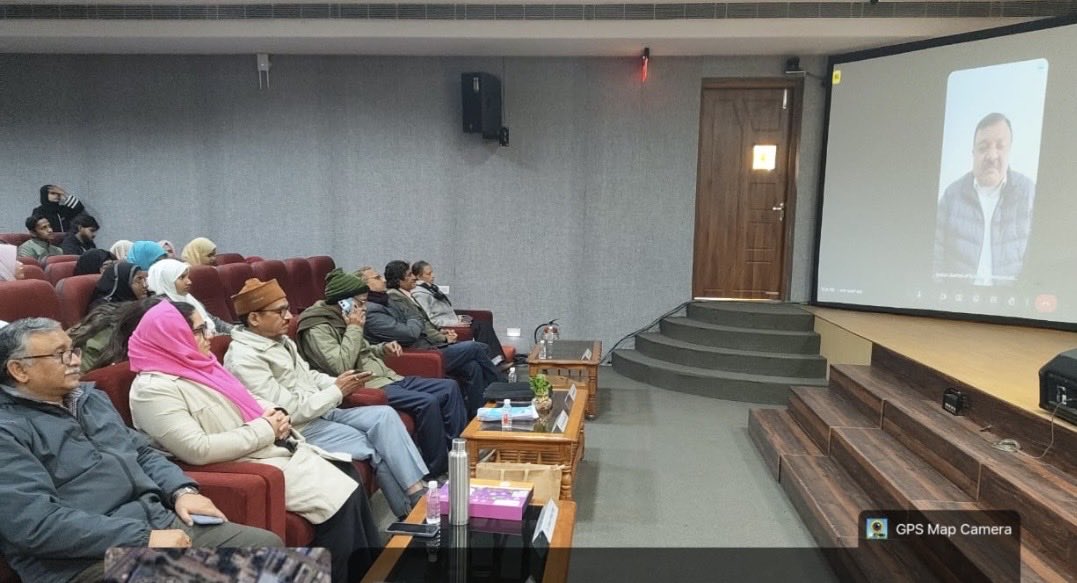 manojpatairiya's tweet photo. Happy to talk on “Grassroots Science Communication” at SciCom Workshop by Integral University, Indian Science Communication Society Lucknow. Experts from CSIR, GB Pant Agri University, BBAU, AcSIR, Integral University, ISCOS offer training, 100 scholars join, VP Singh coordinates https://t.co/cnGCwpALHx