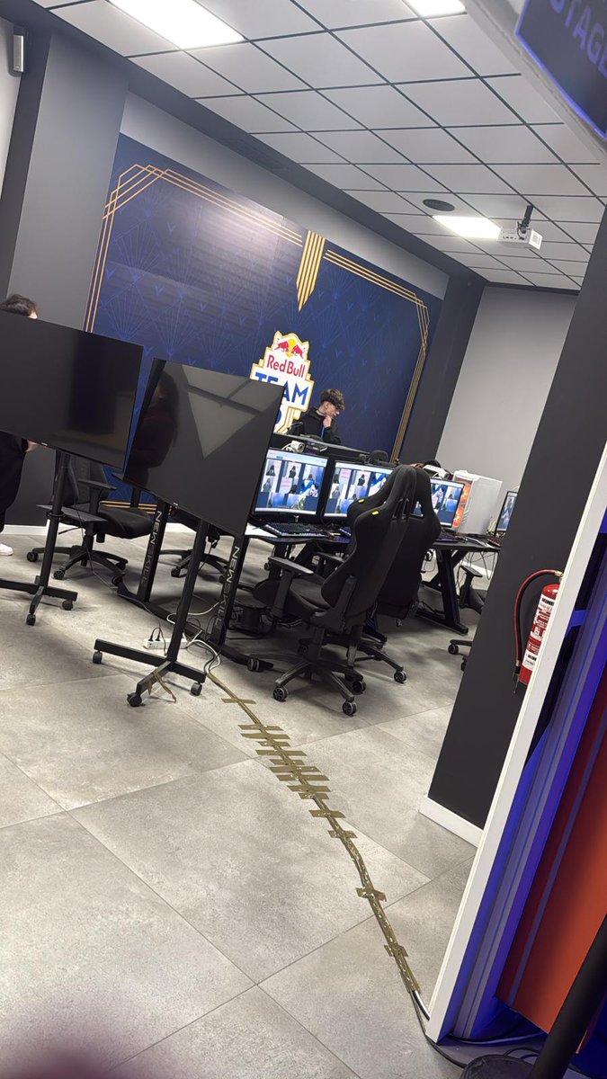 NiomEC_'s tweet photo. ¡Ya estamos listos y preparados para nuestro primer encuentro! 

⚔️ en @FECOD_es tenemos listas las katanas y los shurikens.

¡nuestros ninjas van por todo! 😈😈 https://t.co/bvBA8Owho1