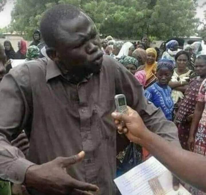 Me trying to  explain to my kamba friend that “ngulusumu” means ugly and not poisonous glue