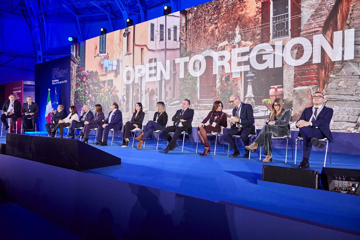 MTurismoItalia's tweet photo. Giorno 2 del Forum Internazionale del Turismo che si apre col panel Open to Regioni, la crescita dei piccoli centri. 
Gli assessori al turismo delle Regioni italiane raccontano la crescita delle aree meno note del proprio territorio. 
#meravigliagliopen #undertourism https://t.co/QKcDCIOYno