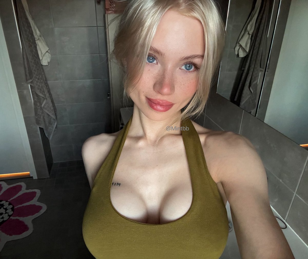 Mintbbof's tweet photo. Blondes or brunettes? https://t.co/HNGIBEnHIn