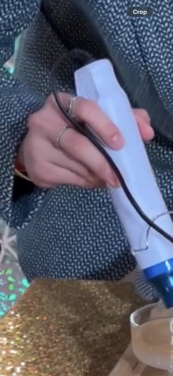 nongsiii's tweet image. yall is it just my eyes playing tricks on me, or is that really a red thread? 🫣