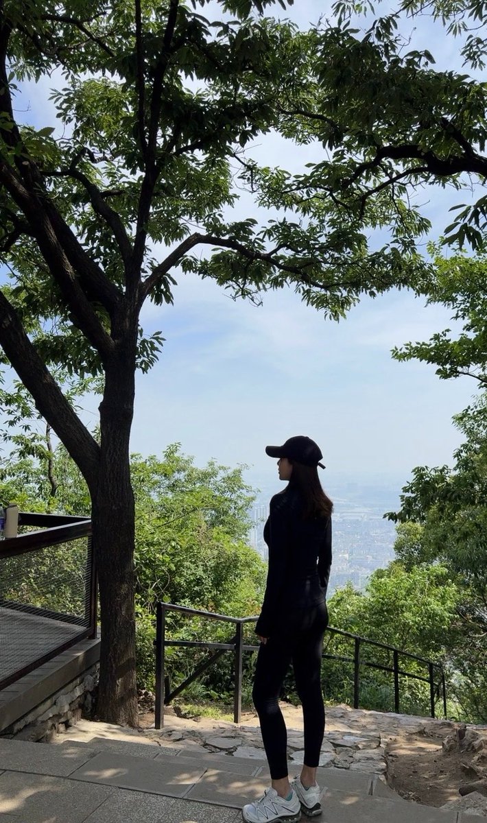 bellla32968's tweet photo. 明天爬山，想偶遇提前说 https://t.co/6y6Yu7ZW0R