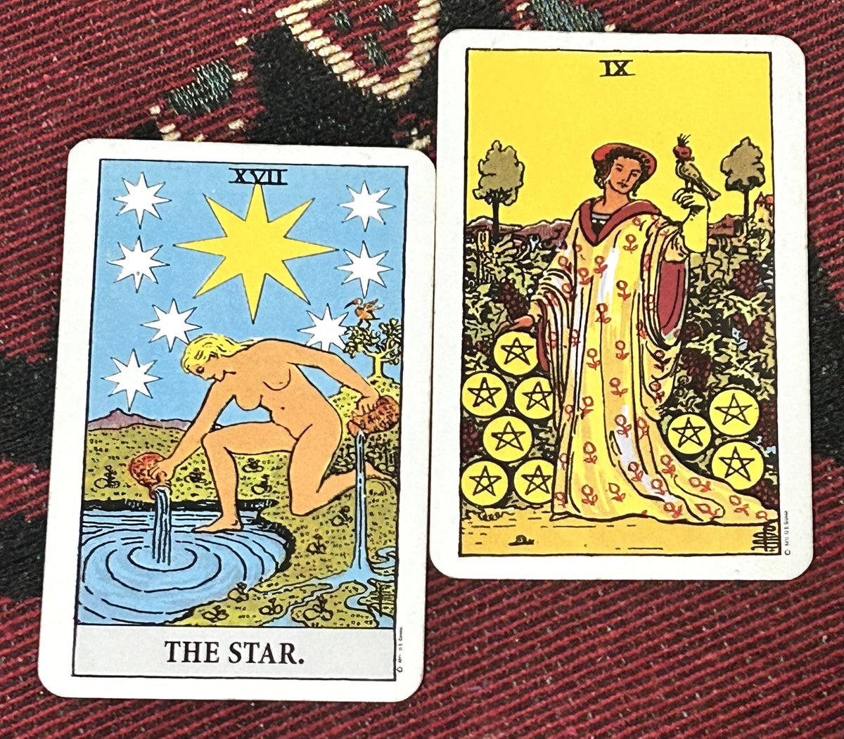 1月25日をウエイト版タロットで占うぞ♪ 👻神楽先輩の独り言カード 顕現・コインの9番 潜在・星 めんどくさくて、  今に埋没してる人生を送ってないか？ 休日に、 プライベートタイムに、 新しい風を吹かさないのなんでなん？w 何も挑戦しない人生なんて無意味すぎるよw  ...