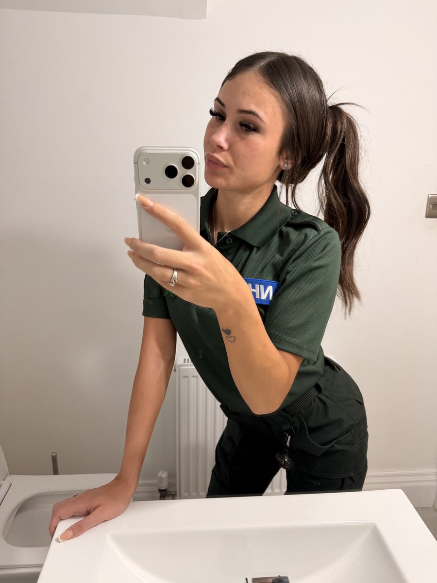 Chlomedic's tweet image. Time to be a good little medic 🚑