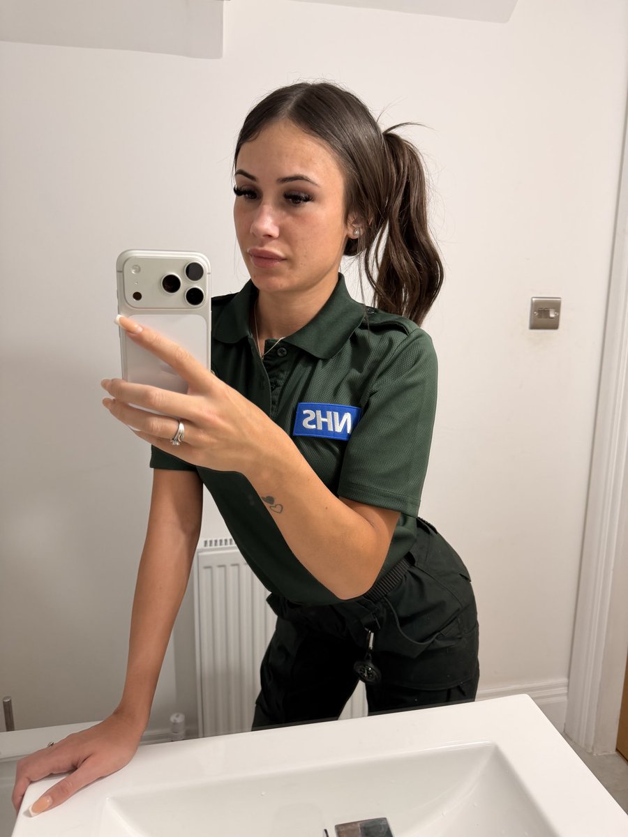 Chlomedic's tweet image. Time to be a good little medic 🚑