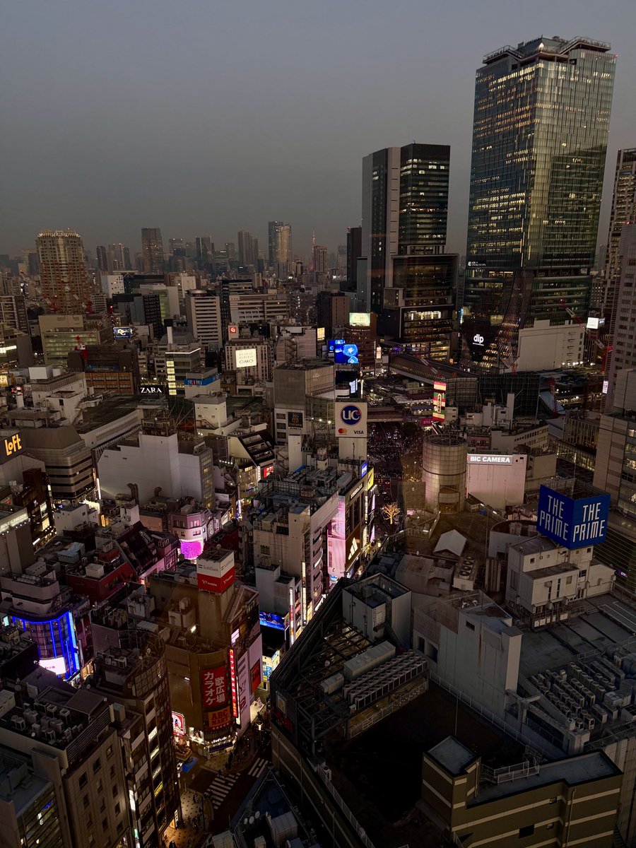 emibluuu's tweet photo. tokyo didn’t feel real 🖤 i can’t wait to go back https://t.co/PrI7l1YrJ5