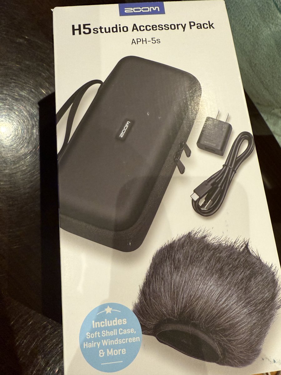 psrt_123's tweet photo. 新しいオモチャが到着。#ZOOM #H5studio。
めちゃマイクでかい。19.4mmの大口径ダイヤフラム。
もちろん192KHz 32bit Float対応。
どんな音で録音できるか、早くライブ撮影で使ってみたい😙 https://t.co/GA2uAnmxTY