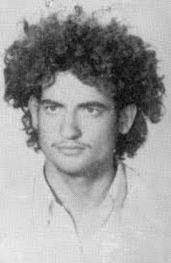 Tal día como hoy, hace 49 años, la ultraderecha asesinaba a 5 abogados laboralistas en Atocha. Por la mañana habían asesinado a la joven M Luz Nájera y el día anterior al estudiante Arturo Ruiz. No olvidemos como el mismo fascismo de hoy estuvo a punto de acabar con la Democracia