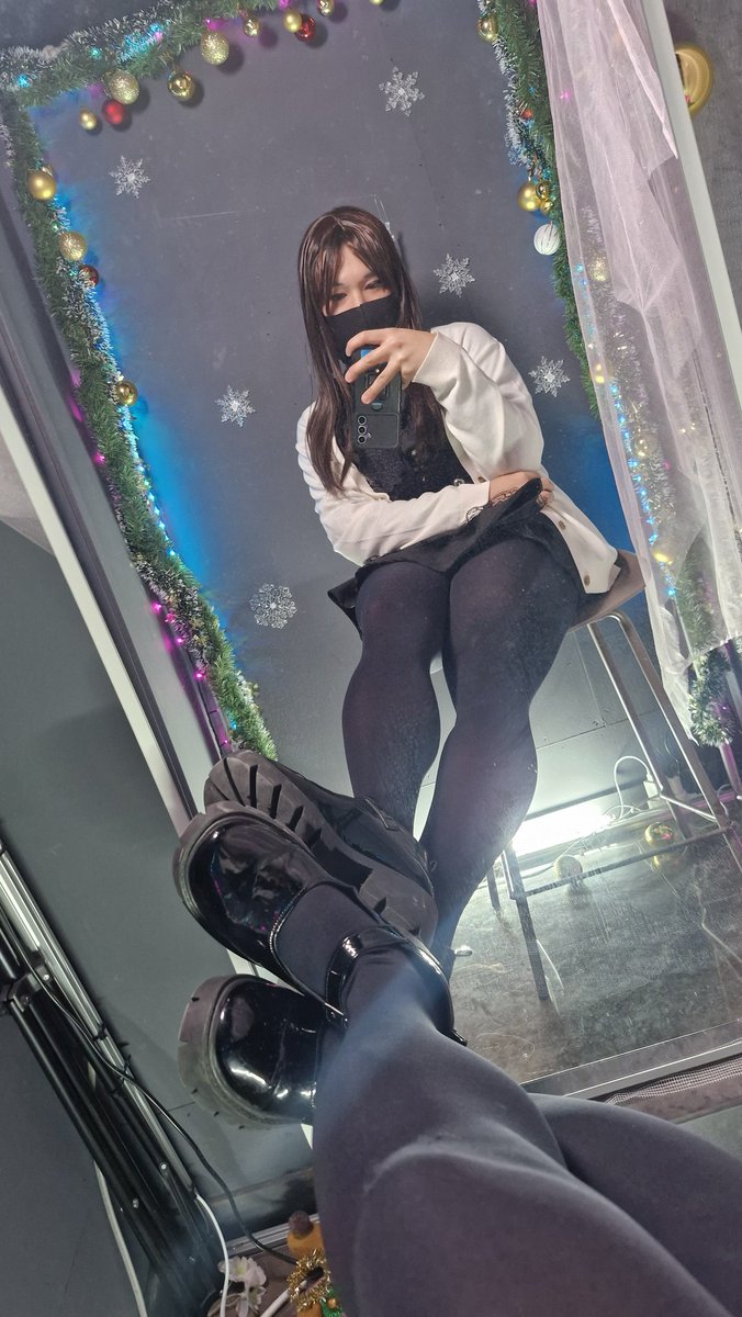 1/24 #레페 방금 나왔는데 한산하다가 아는 분들이 막 오셔서 인사릴레이!
ㅎㅎ 덕분에 버스 막차 시간 놓쳤다ㅠㅠ
#시디 #보추 #여장