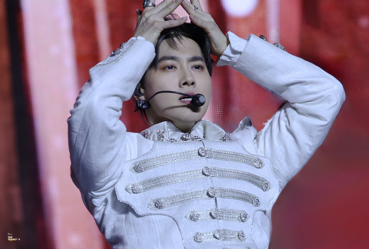 260119 EXO REVERXE 쇼케이스

크라운 사랑단

#수호 #준면 #SUHO #スホ #金俊勉
<a href="/weareoneEXO/">EXO</a>