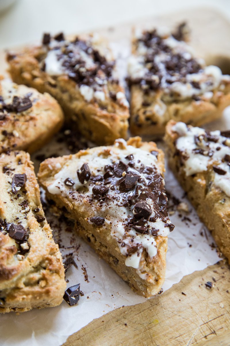 These naturally gluten-free and grain-free Almond Flour Chocolate Chip Scones are a wholesome treat for my fellow sweet tooth owners. theroastedroot.net/almond-flour-c… They are refined sugar-free, dairy-free, and so easy to make too!