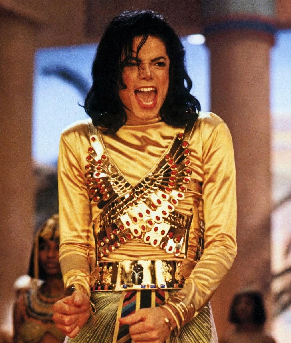 mjculturebrasil's tweet image. New York? Não, é QUIXADÁ! Moradores projetam clipes de Michael Jackson nas ruas da Rainha do Sertão. 😅

Quem aí faria o mesmo?