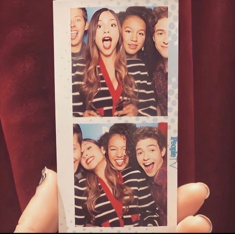 using this pic as an excuse to post two of my favorite people 💘<a href="/soamericansguy/">ricky🛹</a> <a href="/emrobertsirl/">emmy</a>