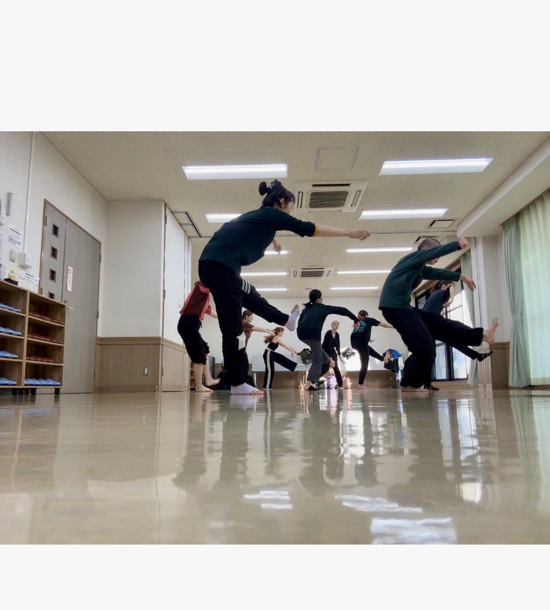 今年最初のワークショップでした！ご参加ありがとうございました🙋‍♀️🙋‍♂️次回は2月5日（木）です〜

#舞踏ワークショップ
#コンテンポラリーダンス